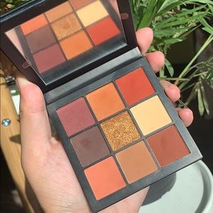 Huda Beauty Warm Brown Obsessions palette